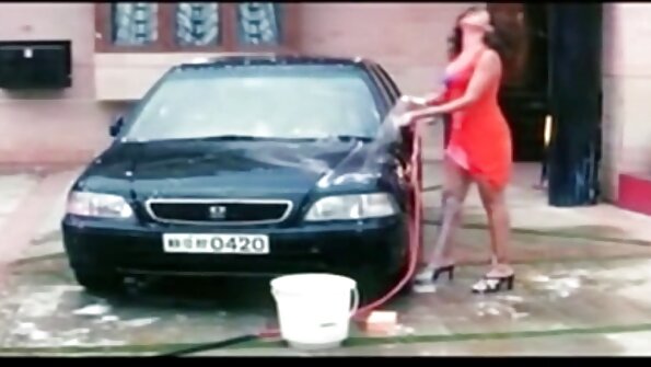 Seksual mavi gözləri olan bir qaraşın böyük bir pekerə sevgisini göstərir