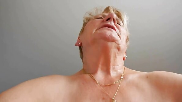 Buruq saçlı rus qızının anal kasting porno videosu